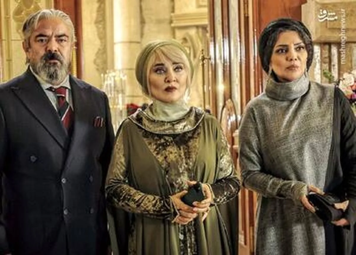 اثر معروفِ خیام روی لباس خانم بازیگرِ گردن زنی خودنمایی کرد اثر معروفِ خیام روی لباس خانم بازیگرِ گردن زنی خودنمایی کرد