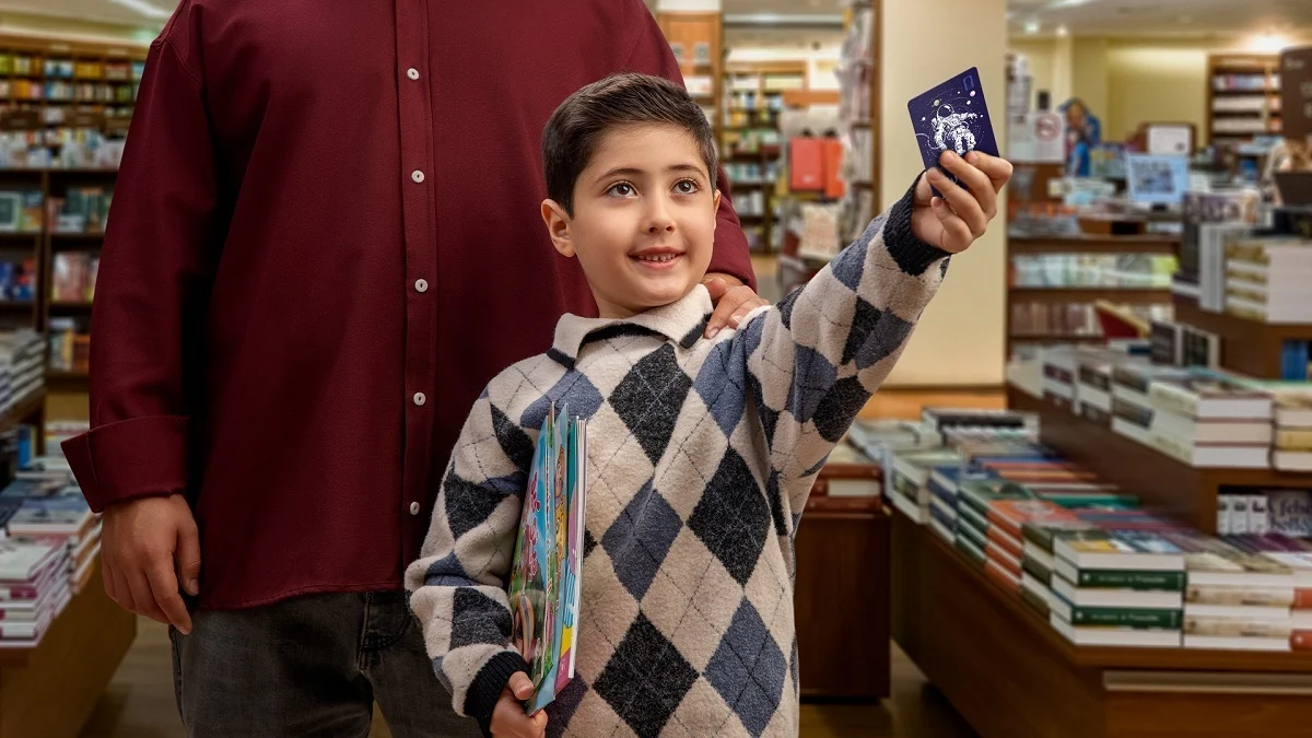 چرا نباید کارت بانکی را به کودک بسپاریم؟