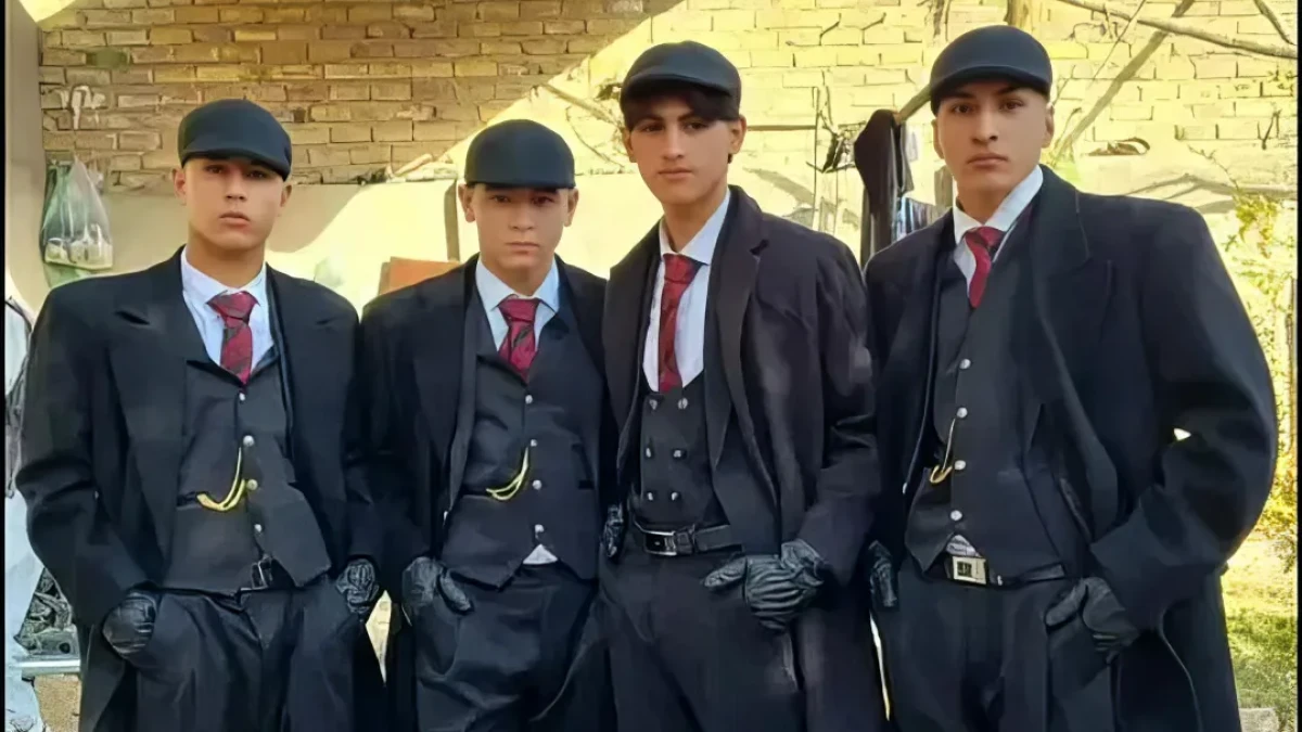 بازداشت جوانان به جرم تقلید از توماس شلبی! طالبان با «پیکی بلایندرز» هم درگیر شد بازداشت جوانان به جرم تقلید از توماس شلبی! طالبان با «پیکی بلایندرز» هم درگیر شد