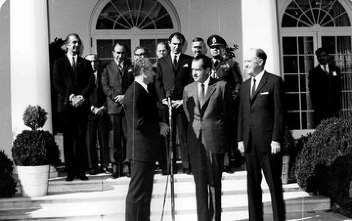 عکس تاریخ| بازتاب سفر نیکسون به ایران از خلال روزنامههای آذر ۱۳۳۲ بازتاب سفر نیکسون به ایران از خلال روزنامههای آذر ۱۳۳۲