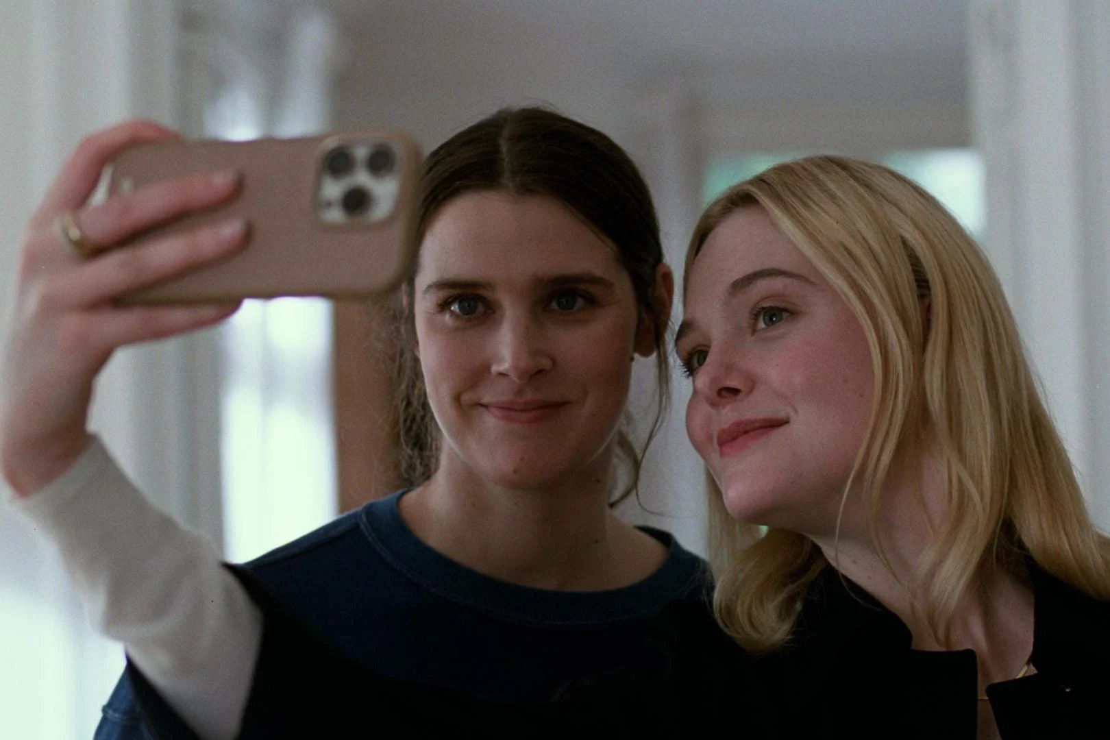 نقدی بر فیلم جدید یوآکیم تری‌یر | عاطفه‌ای که به دل نمی‌نشیند