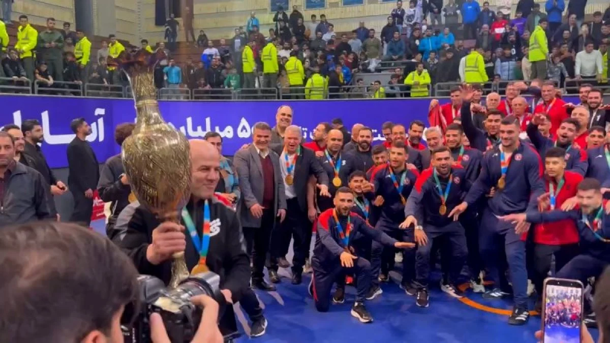 جنجال بزرگ در فینال کشتی؛ استقلال نایبقهرمانی را قبول نکرد جنجال بزرگ در فینال کشتی؛ استقلال نایبقهرمانی را قبول نکرد