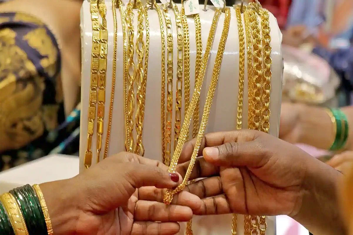 تداوم افزایش قیمت طلا امروز ۲۰ آذر ۱۴۰۴ / قیمت طلای ۱۸ عیار یک میلیون و ۴۵۰ هزار تومان گران شد تداوم افزایش قیمت طلا امروز ۲۰ آذر ۱۴۰۴ / قیمت طلای ۱۸ عیار یک میلیون و ۴۵۰ هزار تومان گران شد