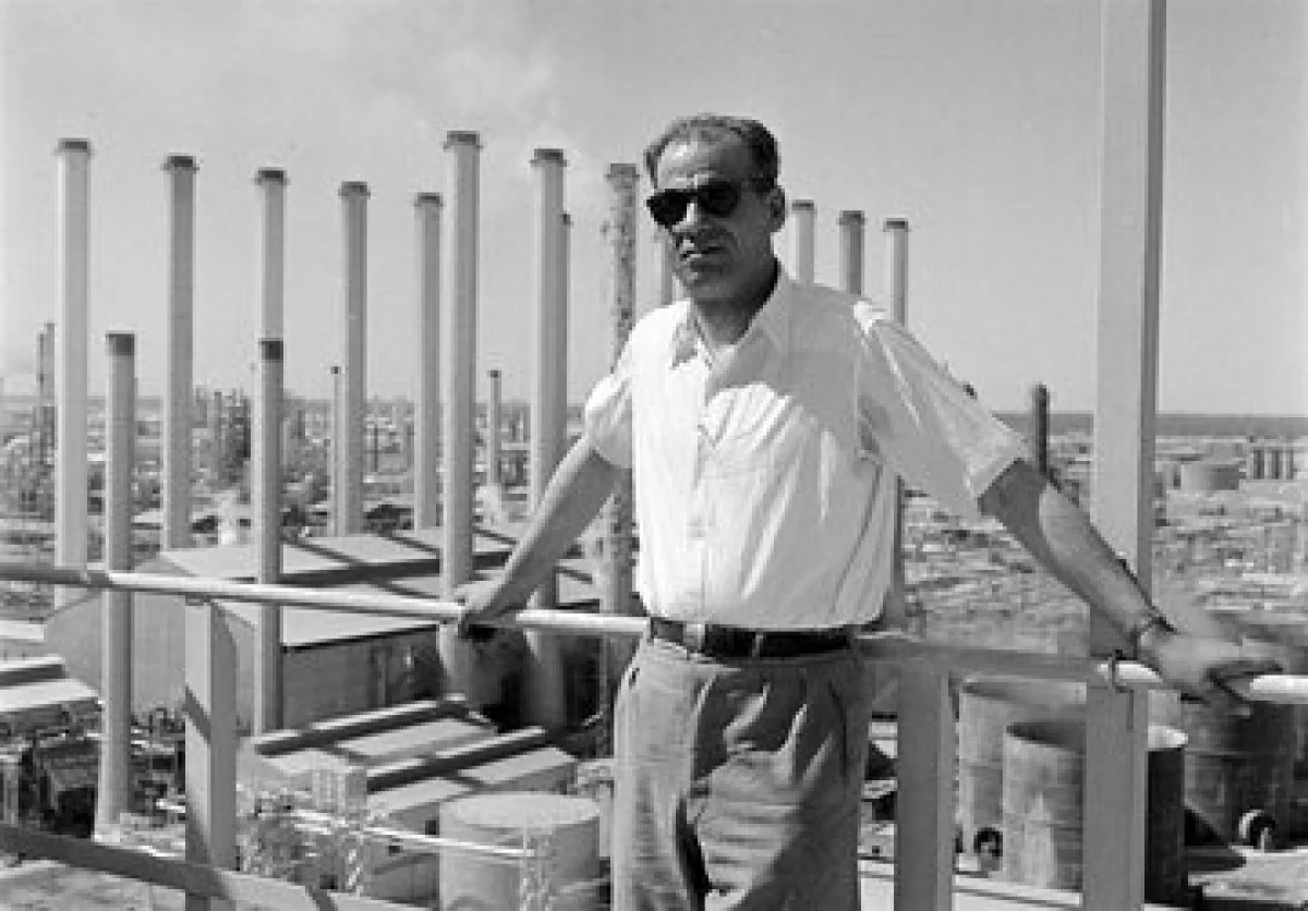 عکس تاریخ| نویسنده جنجالی و فعال سیاسی که از مصدق جدا شد/ از نطقهای آتشین تا جدایی از مصدق؛ روایت مردی که در سیاست دوام نیاورد نویسنده جنجالی و فعال سیاسی که از مصدق جدا شد/ از نطقهای آتشین تا جدایی از مصدق؛ روایت مردی که در سیاست دوام نیاورد