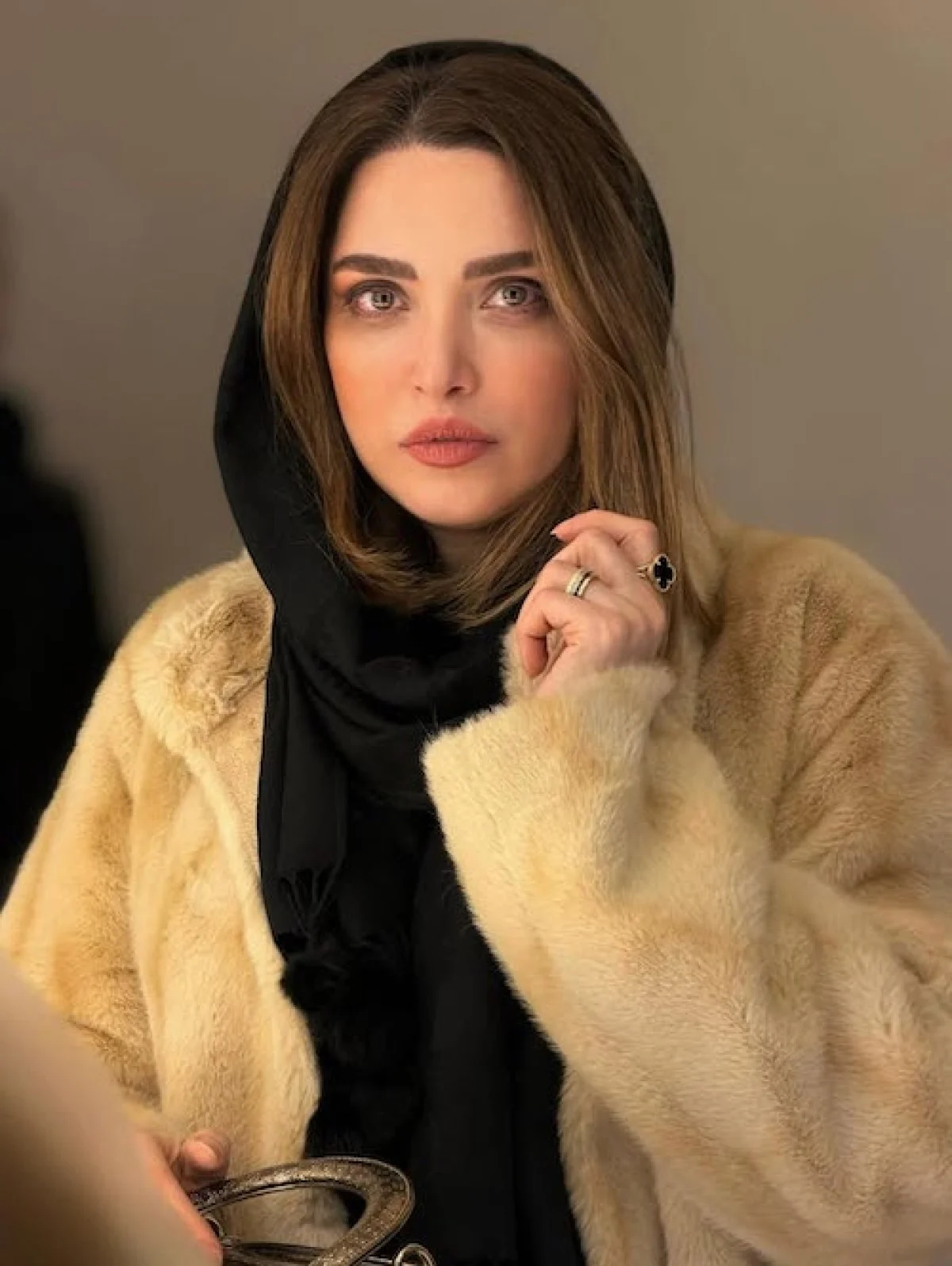 اکسسوری جنجالی بهنوش طباطبایی؛ حلقهای که جنجال بهپا کرد اکسسوری جنجالی بهنوش طباطبایی؛ حلقهای که جنجال بهپا کرد