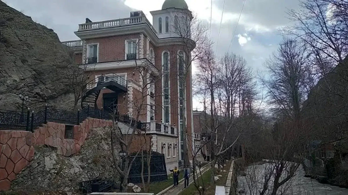 واکنش به ارتباط ویلای لاکچری جنجالی با علی انصاری واکنش به ارتباط ویلای لاکچری جنجالی با علی انصاری