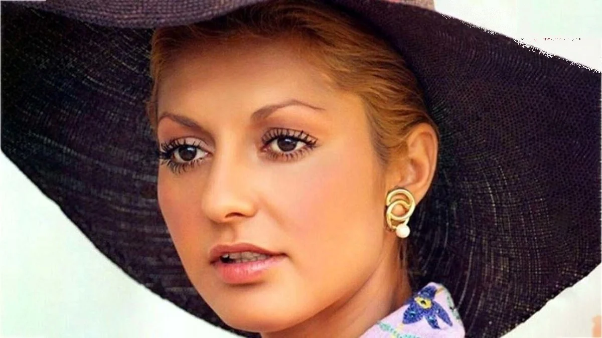 عکس| سفر در زمان؛ تیپ و ژست متفاوت «گوگوش» در 21 سالگی در ایتالیا؛ سال 1350 عکس| سفر در زمان؛ تیپ و ژست متفاوت «گوگوش» در 21 سالگی در ایتالیا؛ سال 1350