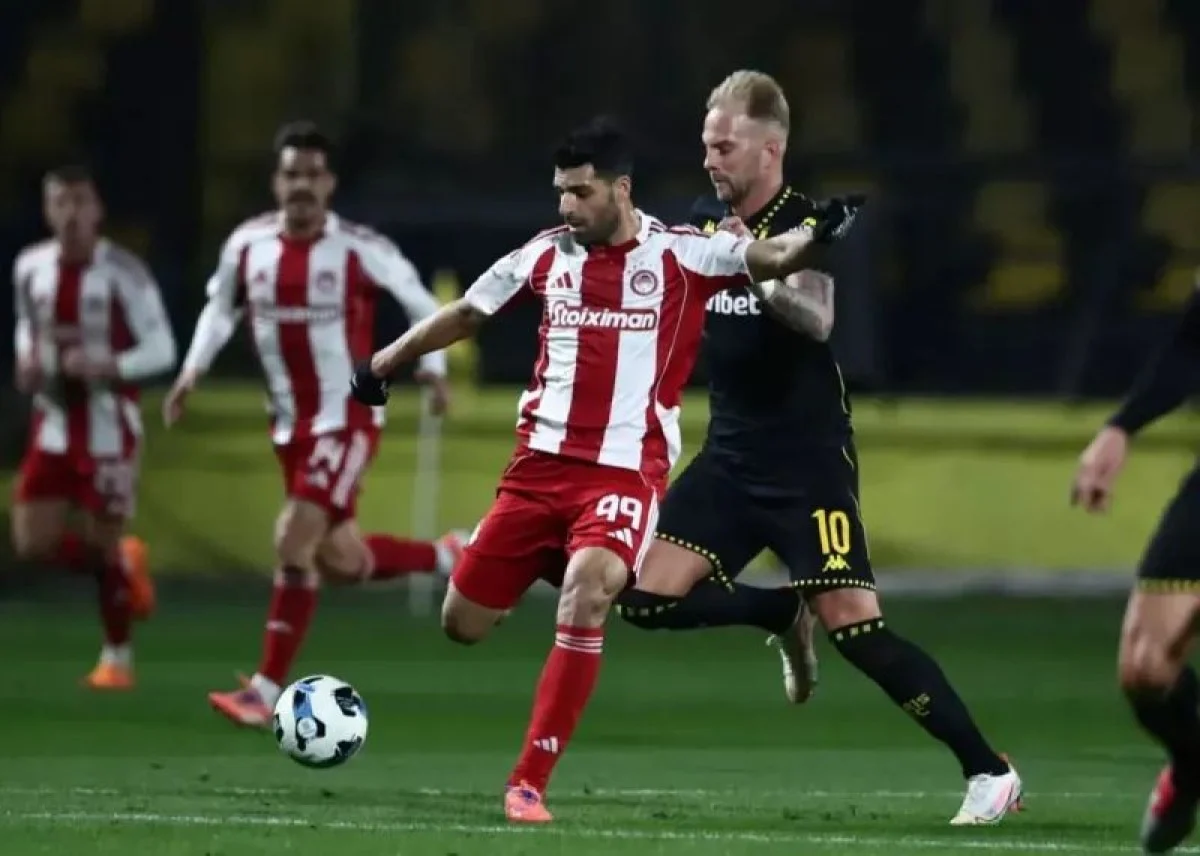 عکس از مهدی طارمی در بازی المپیاکوس و سالونیکی