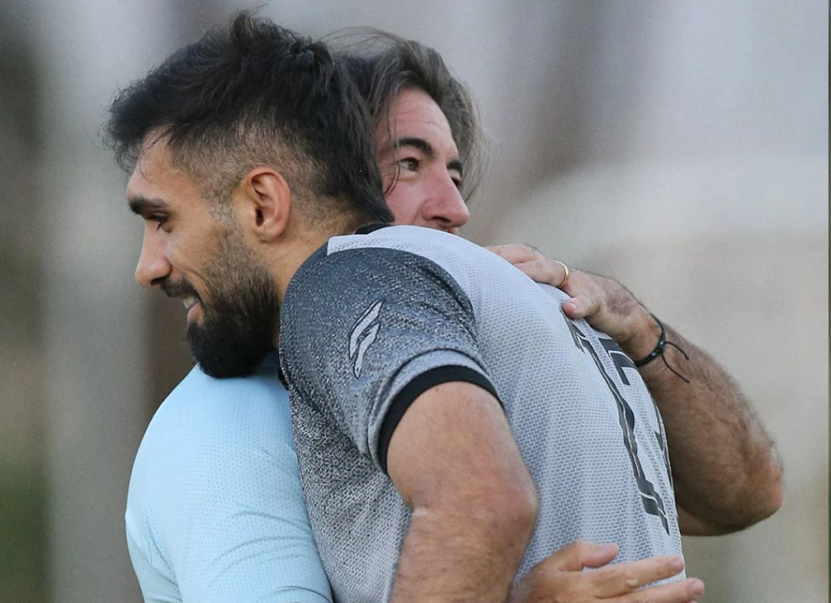 جلسه ویژه عارف آقاسی با مدیران استقلال؛ یا عذرخواهی کن یا به تیم دوم برو! عکس ار عارف آقاسی و ریکاردو ساپینتو در تمرین استقلال