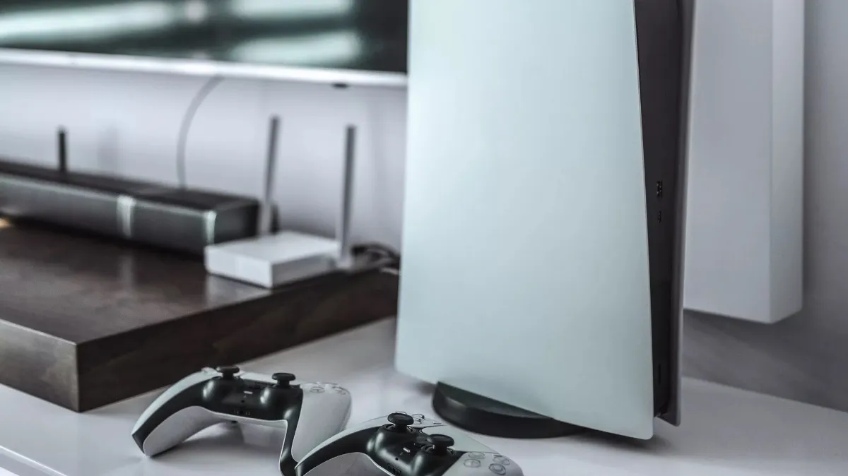 پلی استیشن ۵ افقی یا عمودی؟ این انتخاب عمر کنسول شما را تعیین می‌کند!