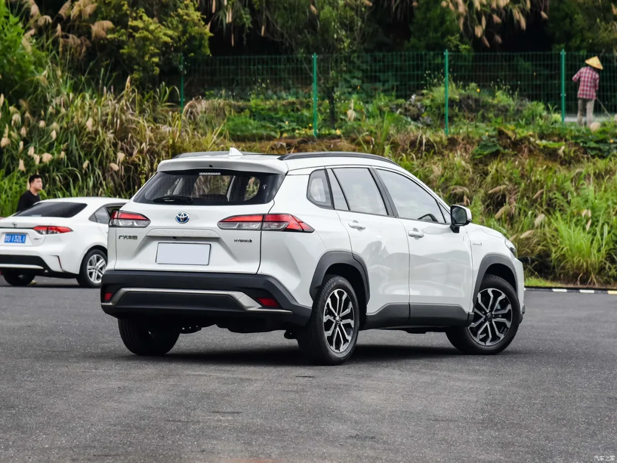 تویوتا فرانت لندر هیبرید پریمیوم؛ ترکیب لوکس بودن، قدرت و راندمان سوخت