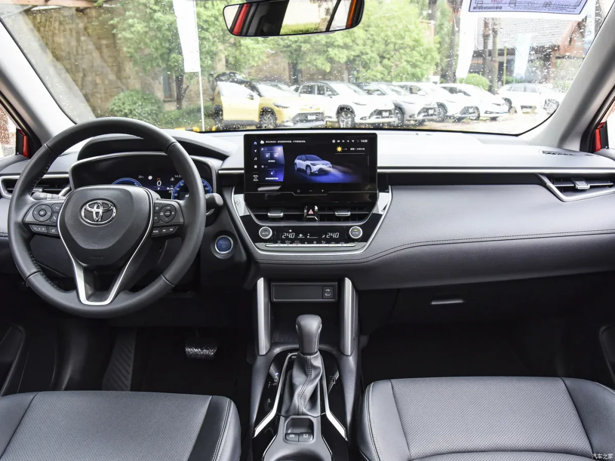 تویوتا فرانت لندر هیبرید پریمیوم؛ ترکیب لوکس بودن، قدرت و راندمان سوخت