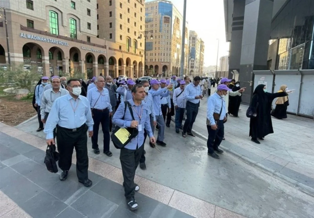 عربستان درمانگاه‌های ایرانی در مدینه را بست؛ زائران ساعت‌ها در صف درمان