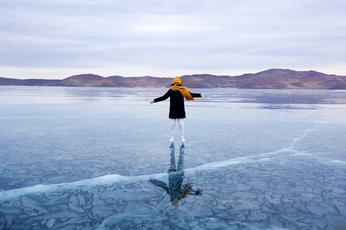 چرا یخ زیر صفر هم لغزنده است؟ راز ۱۶۶ ساله بالاخره فاش شد