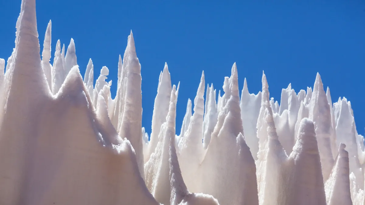 Penitentes چیستند؟ تیغه‌های یخی عجیب در بیگانه‌ترین مناظر زمین