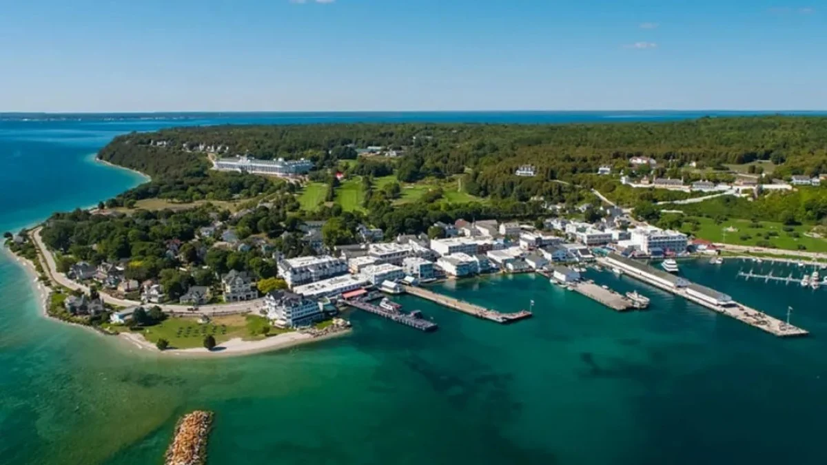 تنها جزیره آمریکا بدون خودرو؛ قانون ۱۲۵ ساله مکیناک چه رازی دارد؟