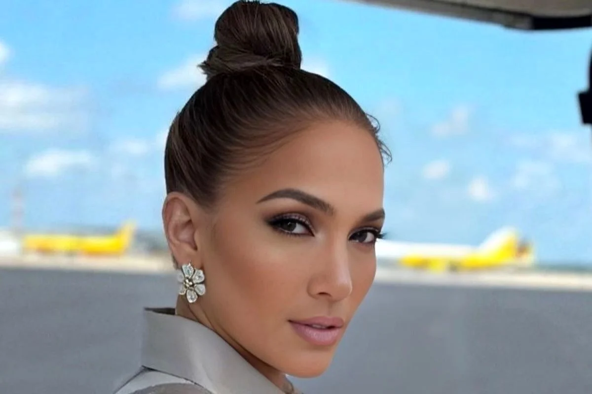 جنیفر لوپز کریسمس را با لباس عجیب جشن گرفت